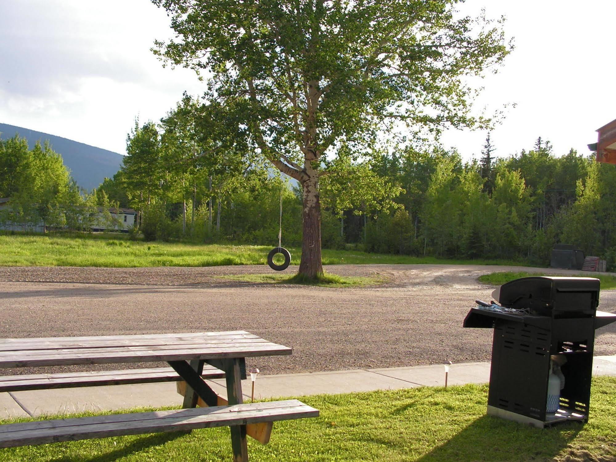 Bell Mountain Motel Mcbride Exterior photo